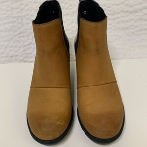 Sorel booties leather & nubuck tri tone